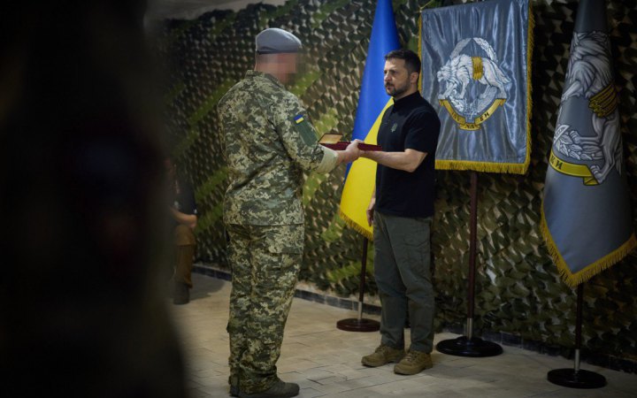 Zelenskyy presents awards to soldiers during visit to Kharkiv Region