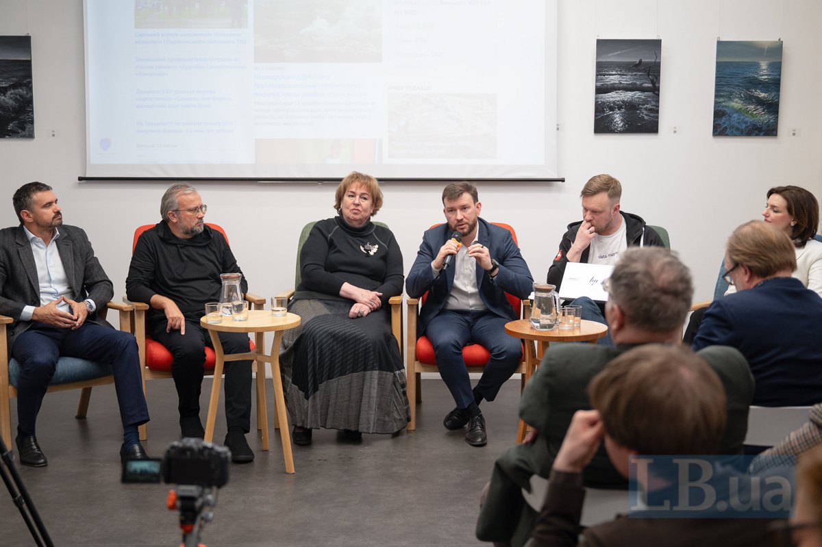 Ihor Liski, Kyrylo Hovorun, Ella Libanova, Denys Ulyutin, Arsen Makarchuk and Maryana Betsa during the discussion
