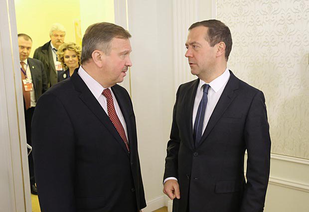 Dmitriy Medvedev and Andrey Kabyakow during a meeting in Minsk