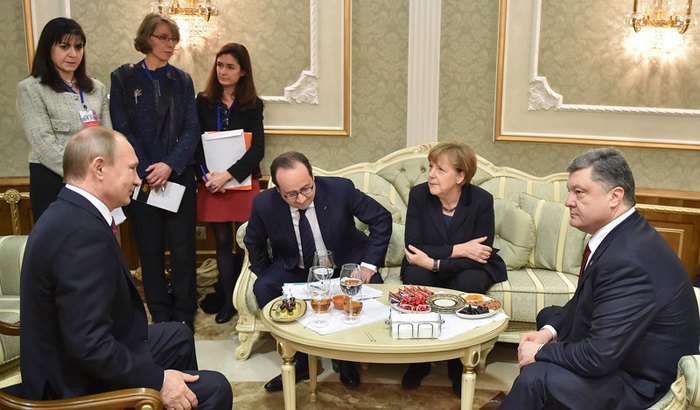 Russian President Vladimir Putin, German Chancellor Angela Merkel, French President Francois Hollande and Ukrainian President Petro Poroshenko during talks in Minsk, 11 February, 2015.