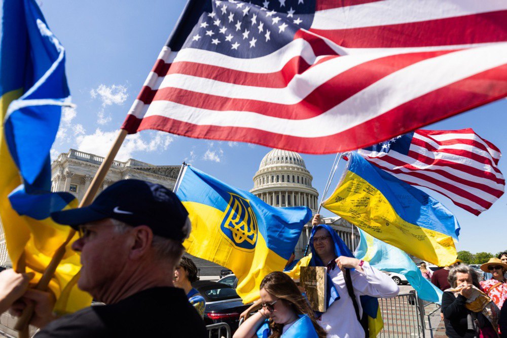 Action in support of Ukraine in front of the Congress building