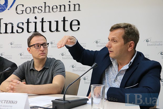 Oleg Ustenko (right)