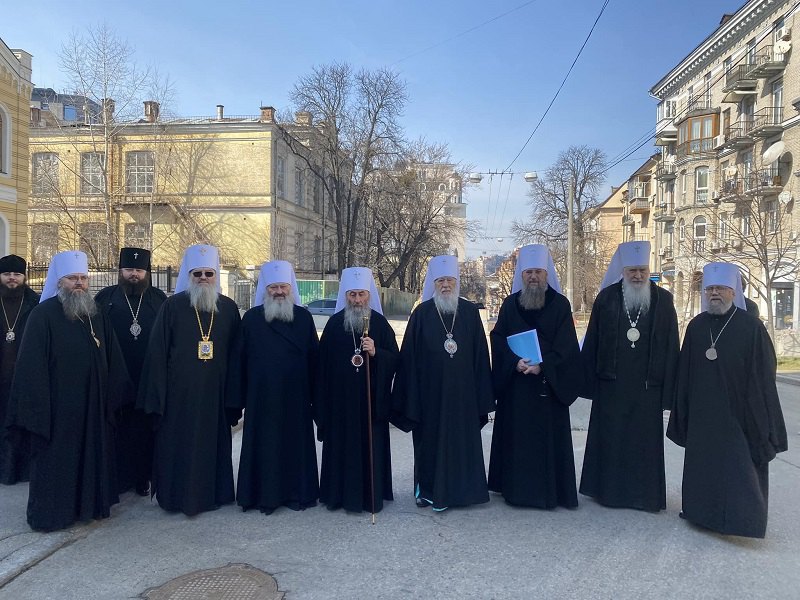 Members of the Synod of the UOC-MP demand that the president not evict Moscow priests from the Kyiv Pechersk Monastery 