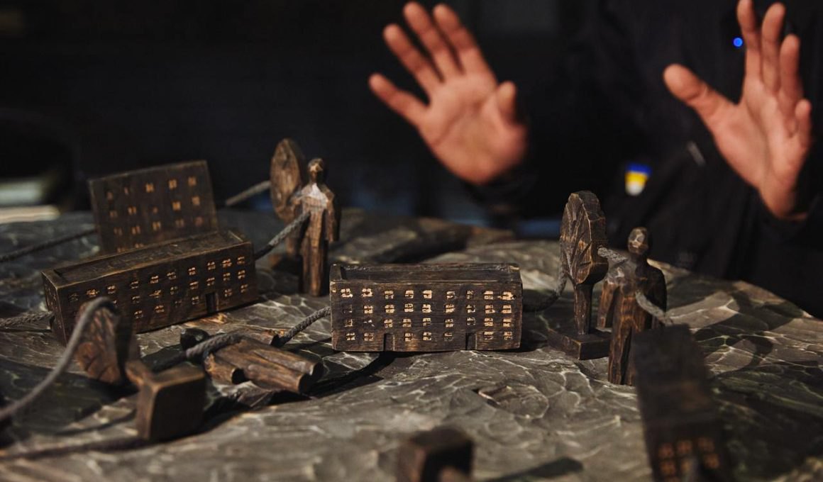 The art project In the Name of the City by Kostiantyn Zorkin is an interactive exhibition at the Literary Museum and a graphic novel published by Oleksandr Savchuk’s publishing house, as well as an anti-film, a museum route through Kharkiv, and a wide network of cross-connections between artists