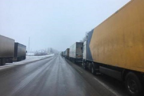 Lorries blocked in Ukraine's Kharkiv Region at Russian border