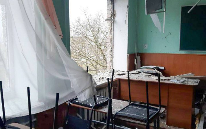 Russian army attacks school in Kherson again 