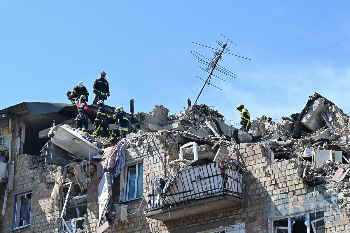 At the site of the strike on a five-story building in the Darnytskyy district of Kyiv.