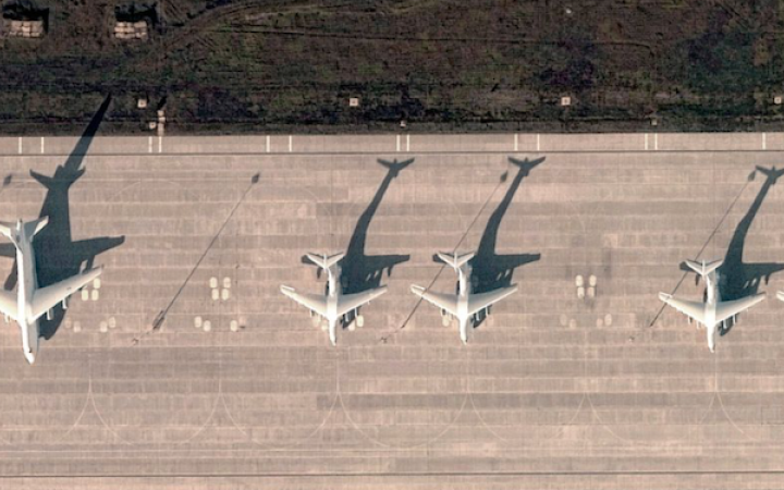 Spiegel publishes satellite images of key Russian military airfield, possibly indicating new attack underway