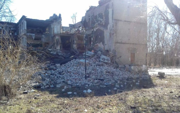 Russians shell school in Avdiyivka, one dead, several wounded