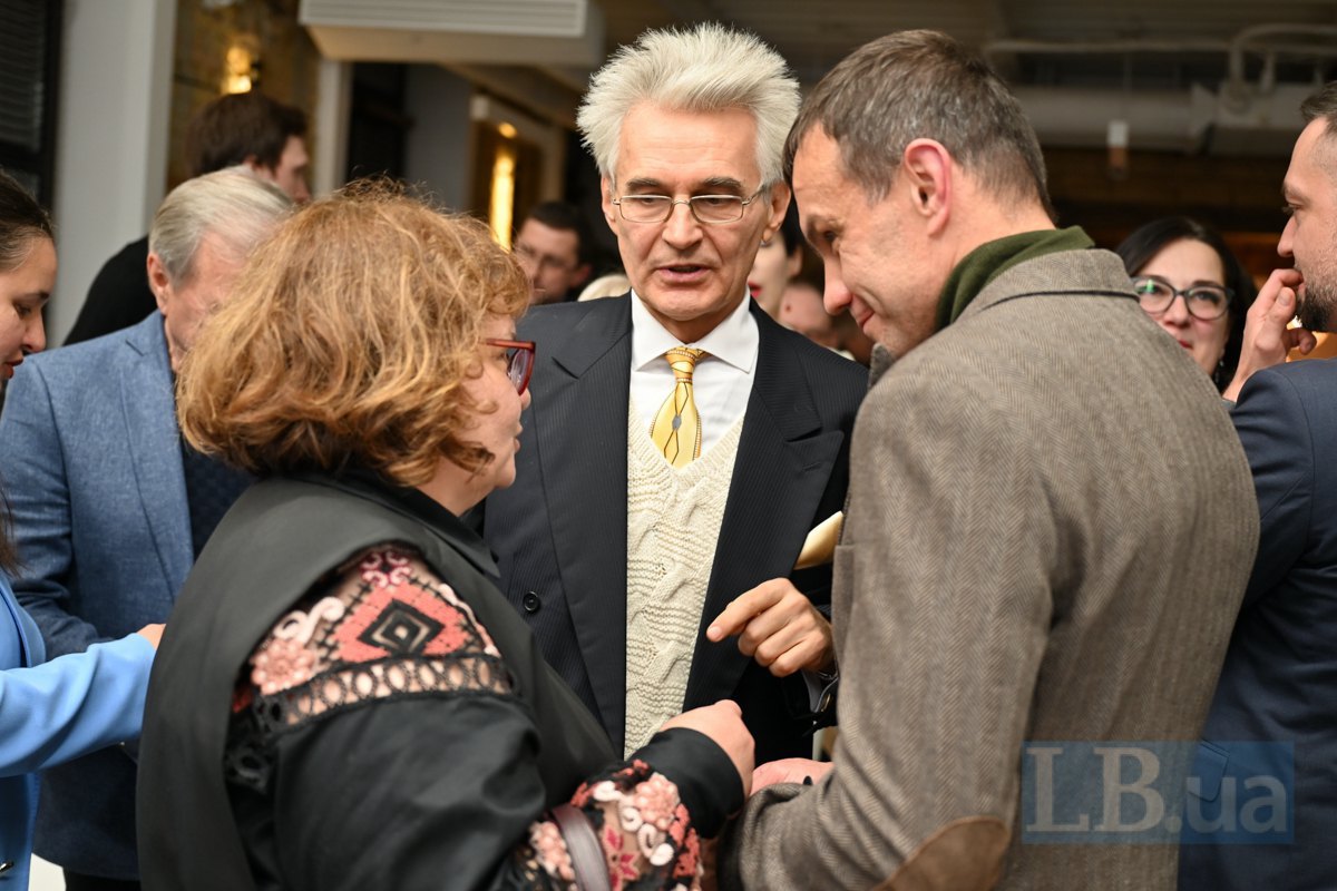  Maryna Synhayivska, Herman Makarenko, and Serhiy Ustenko