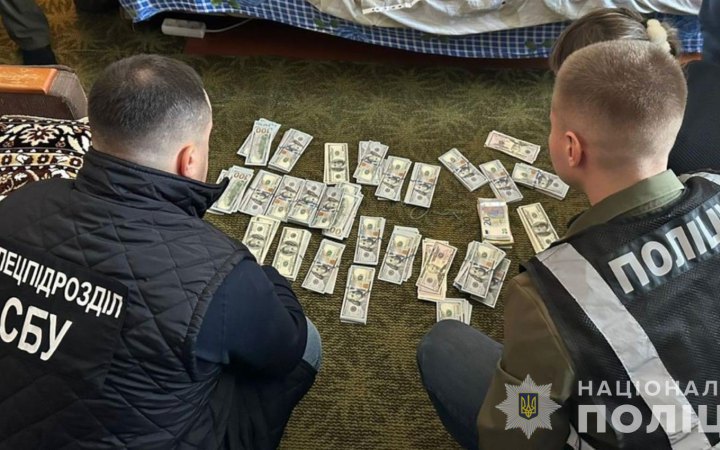 Two doctors exposed for bribery in Khmelnytskyy Region: almost ₴8m found on their possession