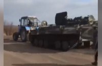 Ukrainian village residents have stolen a Russian military vehicle (video)