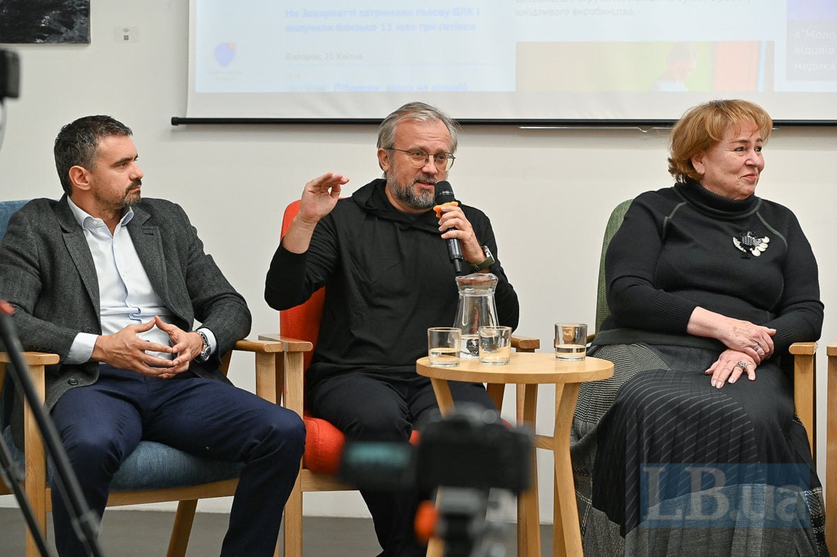 Archimandrite Kyrylo Hovorun, Doctor of Philosophy, Director of the Huffington Institute (centre)