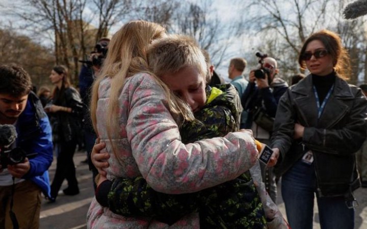 Russians announce "evacuation" of Ukrainians from occupied left bank of Kherson Region