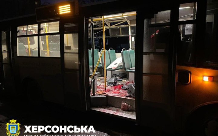 Russians attack bus in Kherson with drone, one dead, several injured (updated)