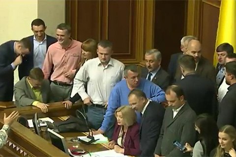 MPs brawl over Donbas bill