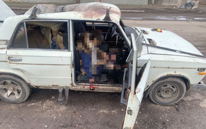 Russian troops drop explosives on civilian car in Pokrovsk, causing casualties