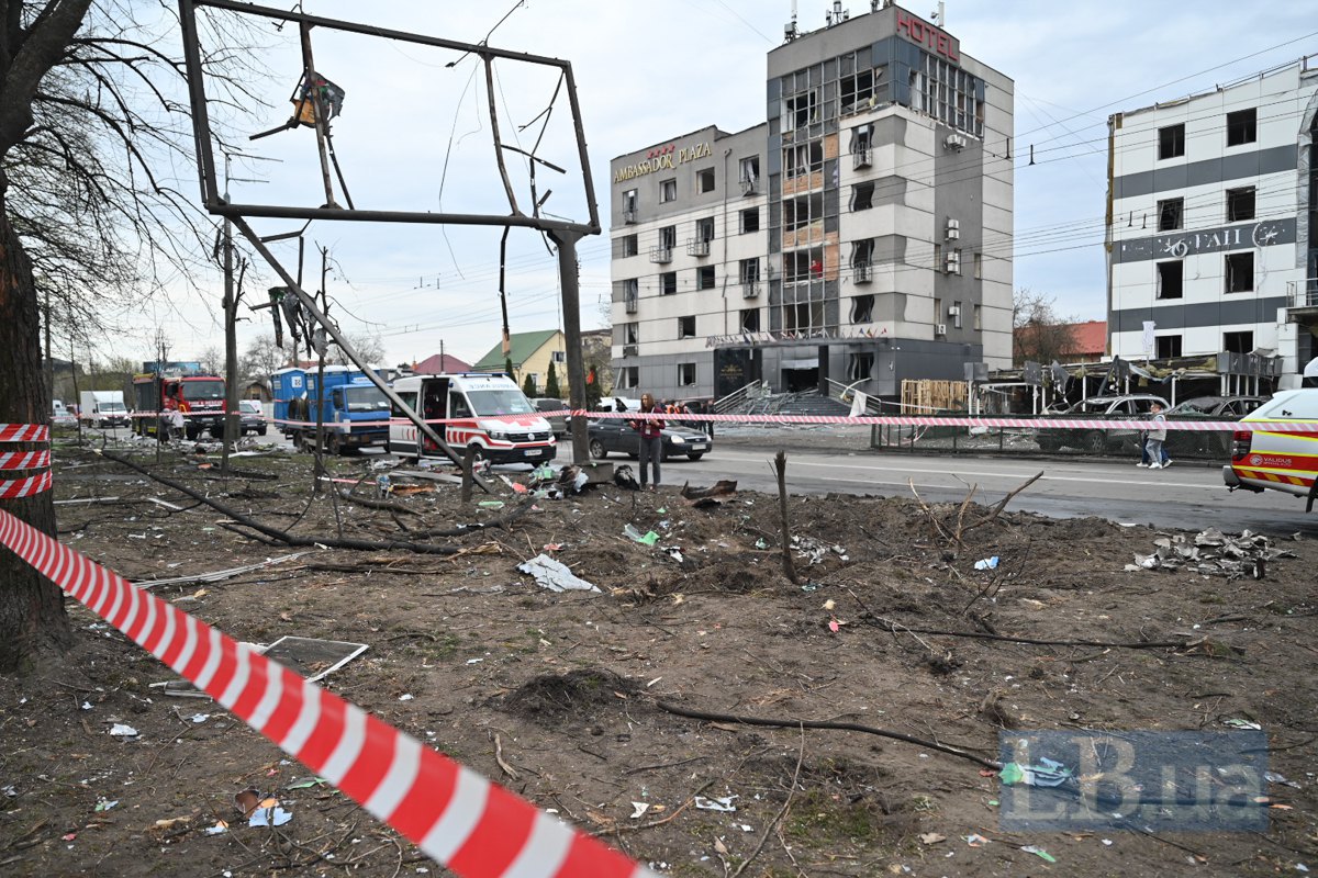 Consequences of hitting a high-rise building in the Podilskyy district of Kyiv, 16 April, 2026