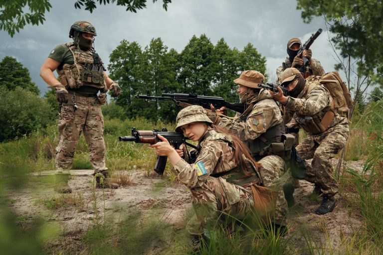 Military training in a mobile training centre