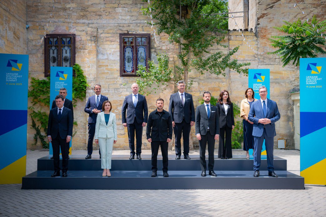 Final photo of the participants of the Ukraine-Eastern and Southern Europe Summit in Odesa on 11 June 2025.