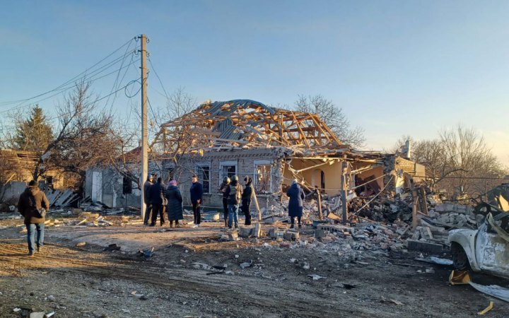 Russians drop bombs on Kramatorsk, one killed