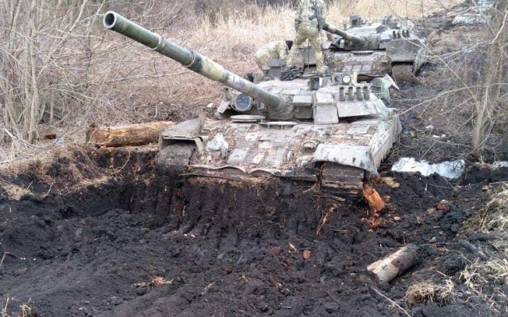The Ukrainian Armed Forces dug up the russian tanks stuck in the swamp: "now the former russian owners will be beaten"