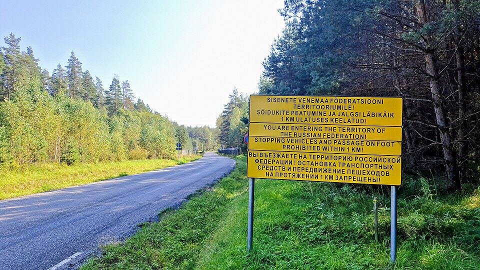 The road that crosses the ‘boot’.