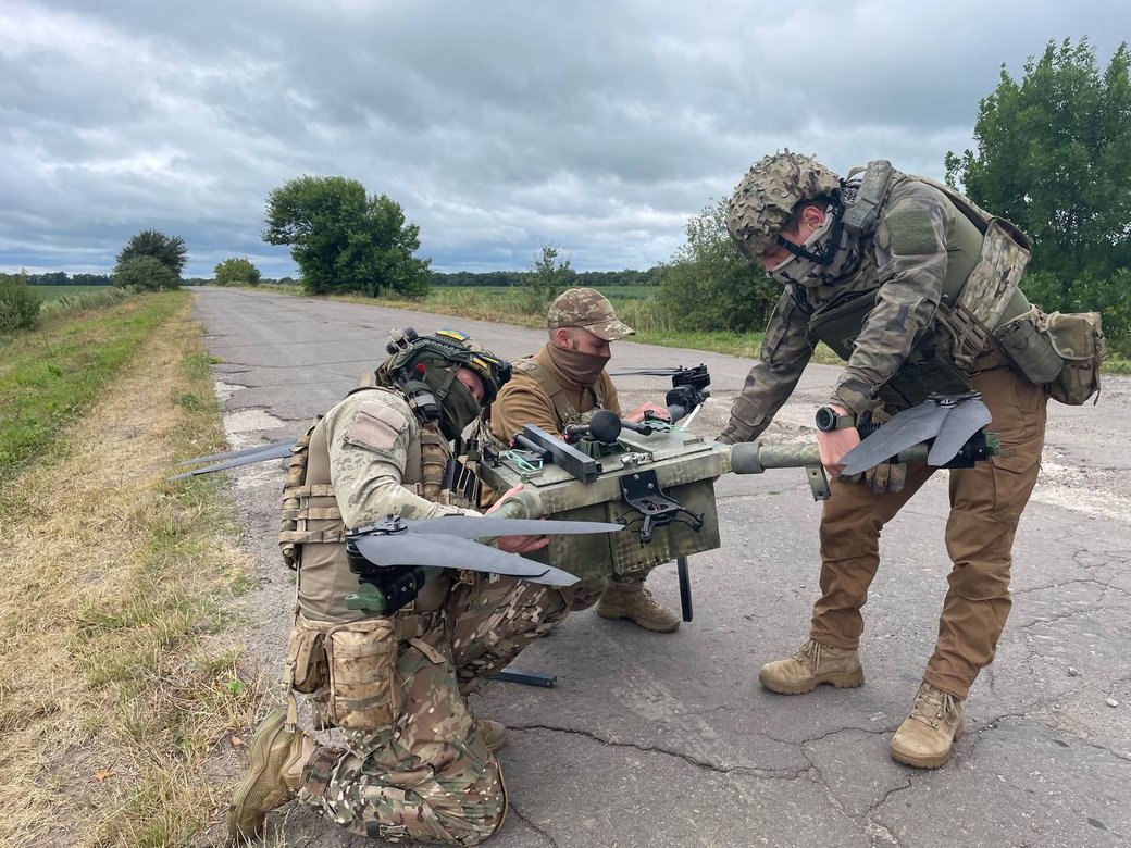 Soldiers of the Armed Forces of Ukraine with a Heavy Shot complex.