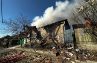 Russians hit public transport stop in Kherson, killing 3 people