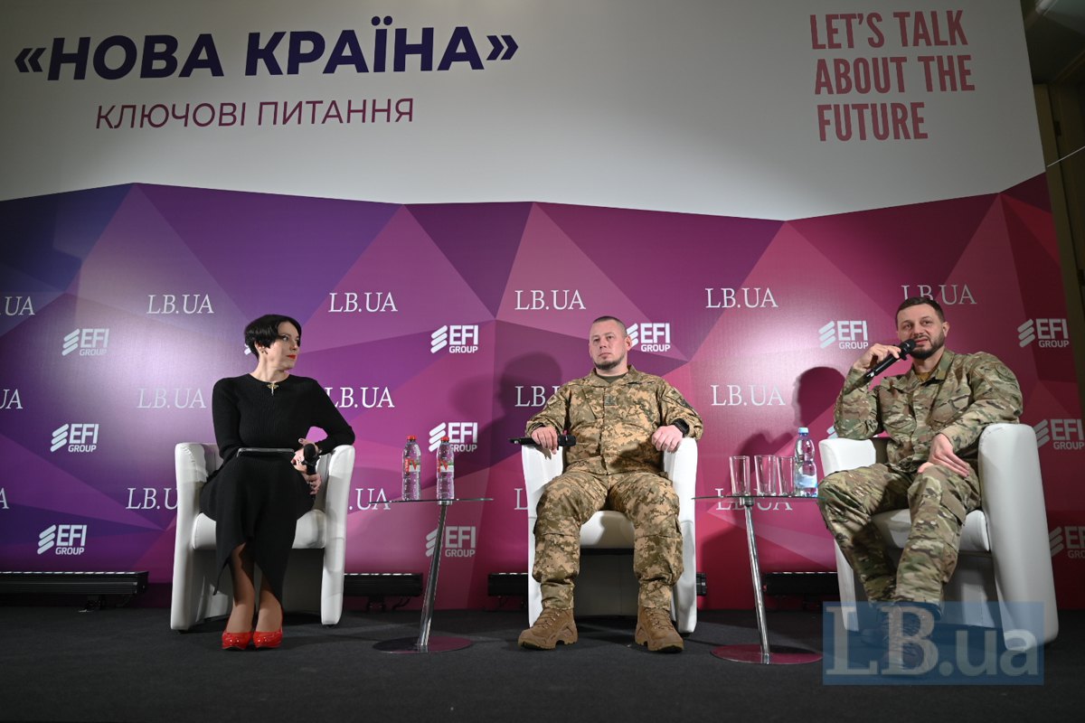 LB.ua editor-in-chief Sonya Koshkina, deputy head of the OPU Pavlo Palisa and commander of the Khartiya corps Ihor Obolyenskyy (right)