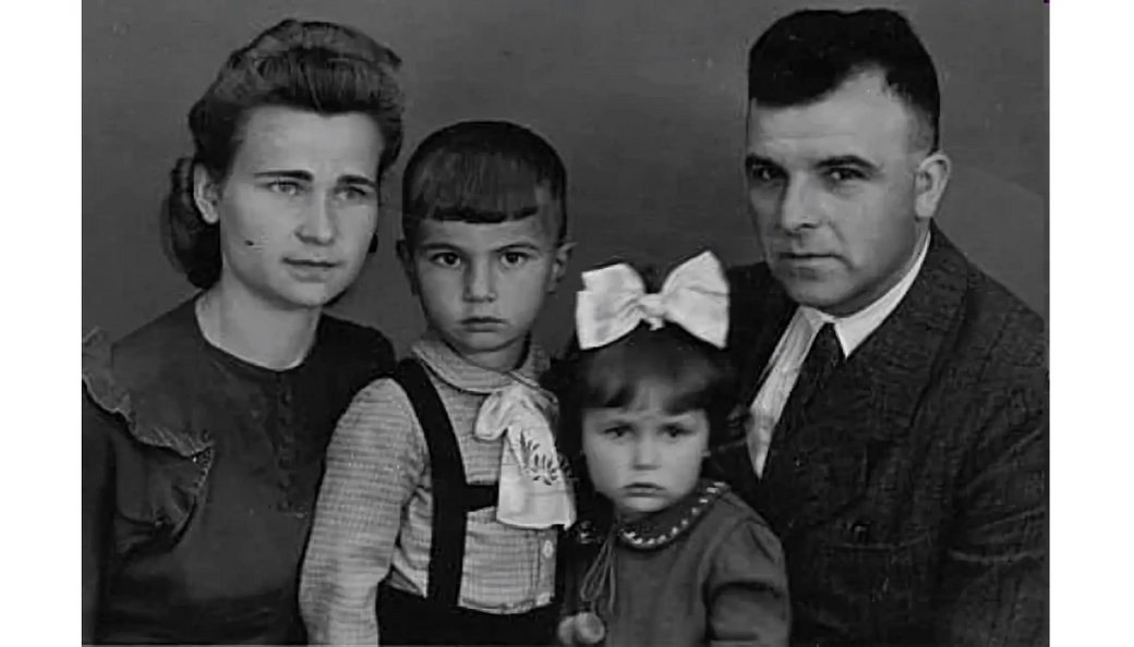  Lina Kostenko with her family.