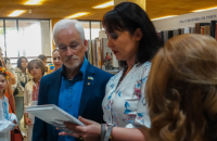New cities in Portugal, Poland and Canada now have ‘Ukrainian book shelves’