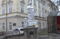 Monuments of cultural heritage in Lviv are being secured against possible damage, some dismantled