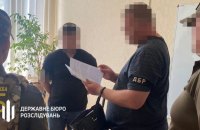 Odesa Region: Law enforcement officer helps men to get abroad