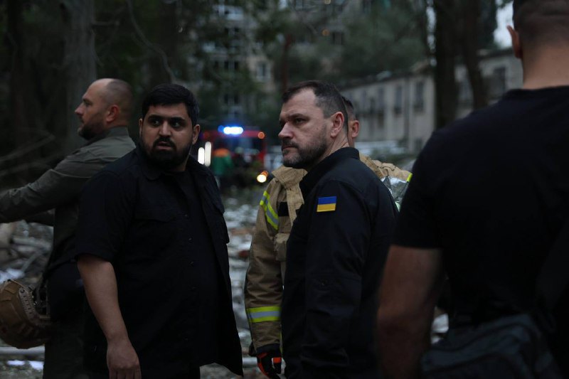 Tymur Tkachenko and Yuriy Klymenko at the site of the Russian attack on Kyiv on July 31