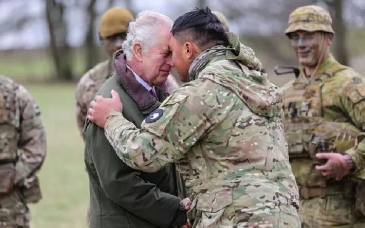 King Charles witnesses UK military training for Ukrainian recruits