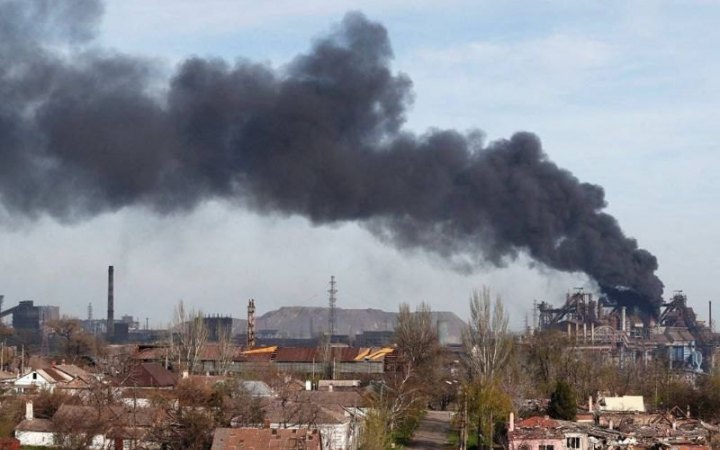 Russians hit evacuation car at Azovstal, kill one person - Azov
