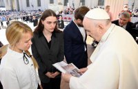 Pope meets wives of Azov regiment fighters