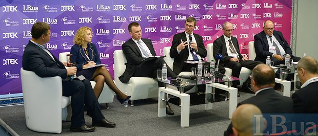 (Left to right) Serhiy Chekh, Karel Hirman, Torsten Wollert, Vitaliy Butenko, Olha Byelkova and moderator Oleksandr
Kharchenko