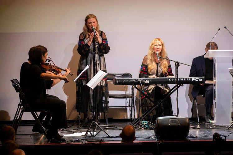 The Telnyuk sisters at the presentation of His Beatitude Sviatoslav's book in Paris