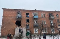 Russians hit residential building in Kupyansk, killing woman, wounding two men