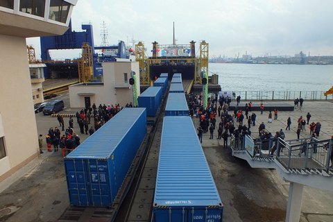 Ukraine joins Transcaspian rail route, cuts freight tariffs
