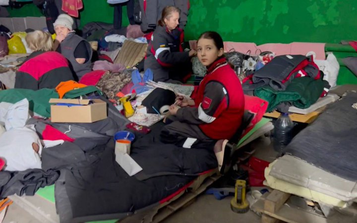 Azov battalion shows children hiding under Azovstal, calls for evacuation