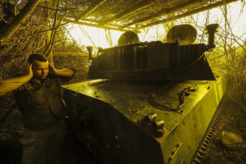 Servicemen of the 24th King Danylo Mechanized Brigade fire a 122mm 2S1 howitzer on the outskirts of Chasiv Yar, Donetsk Region, July 22, 2025.