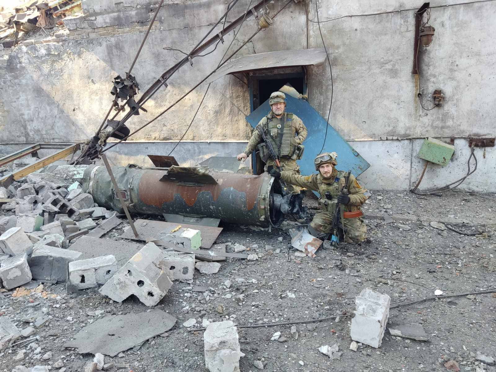 Oleksiy and Oleksandr Kisilishyn in Mariupol