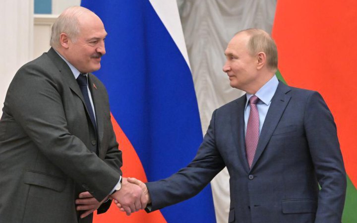 Investigative blog says Lukashenka supplied Russia with over 65,000 tonnes of ammunition