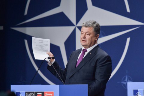 Poroshenko signs law setting course on NATO membership