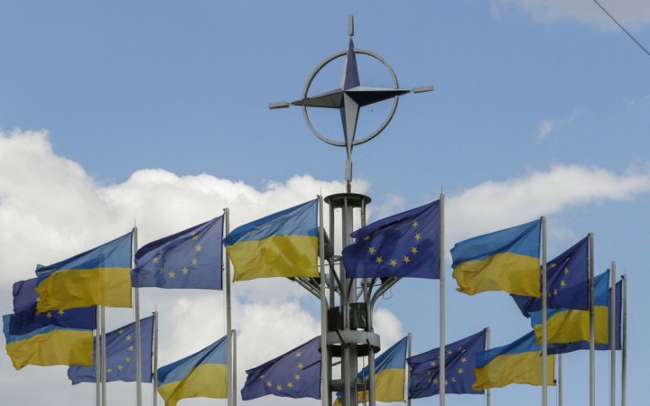 More Ukrainians now want to join NATO than EU - poll
