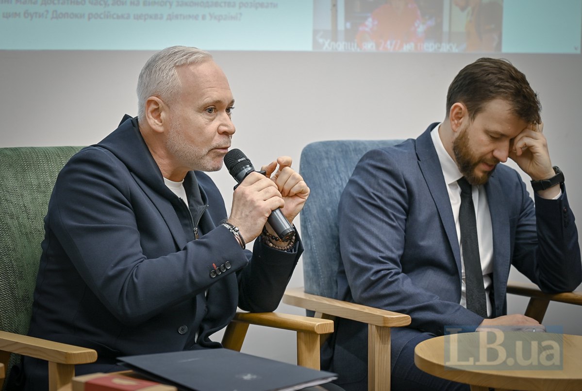 Kharkiv Mayor Ihor Terekhov and Minister of Labour and Social Policy of Ukraine Denys Ulyutin (right)