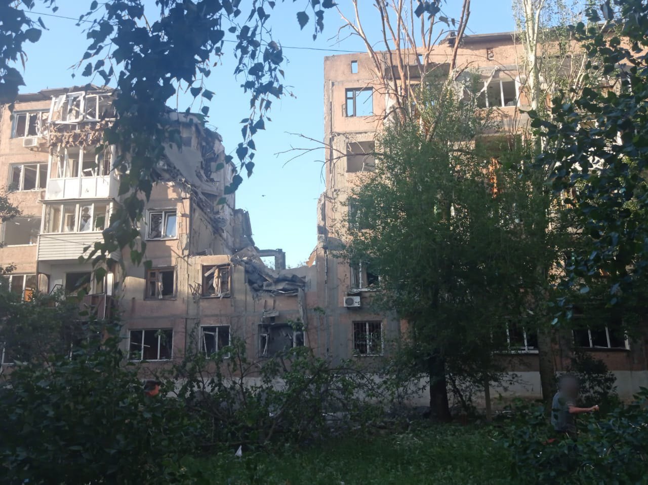 A high-rise building in Toretsk destroyed by a Russian strike